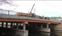 В Астрахани пешеходы снова могут передвигаться по Красному мосту