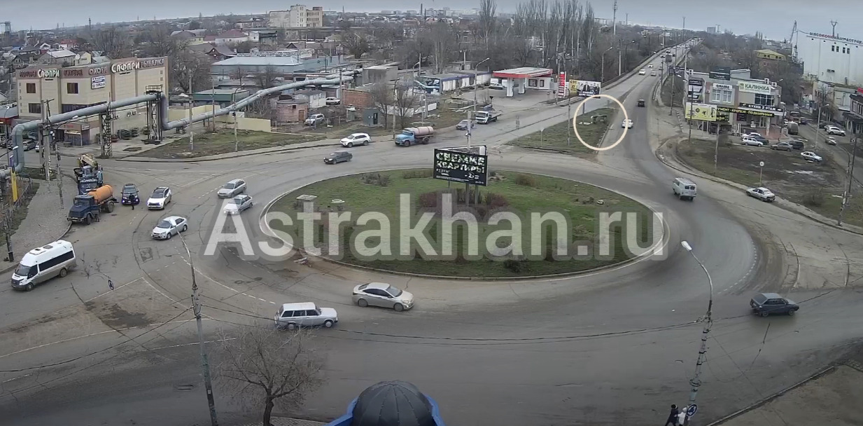 В Ленинском районе Астрахани перевернулся автомобиль