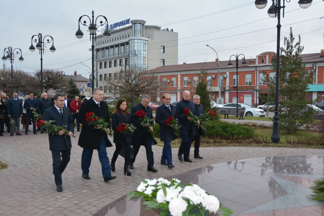 Астрахань отмечает 100-летие со дня рождения Гейдара Алиева