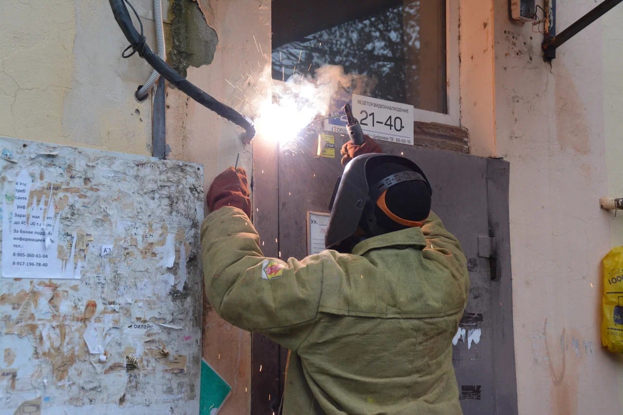 В Астрахани дом, где произошло обрушение подъездов, законсервировали