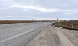 Специалисты ремонтируют подъезд к Астрахани от трассы Три Протока — Яксатово