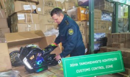 Астраханские таможенники пресекли нелегальный ввоз детских электромобилей из Киргизии