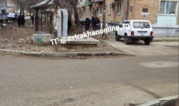 В Астрахани 43-летний мужчина выпал с балкона