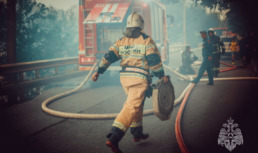 Астраханцам напомнили о штрафах за непропуск пожарных машин