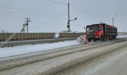 Ночью движение транспорта по трассе Р‑22 «Каспий» в Астраханской области ограничили из-за снега с дождем