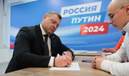 Игорь Бабушкин поставил подпись в поддержку Владимира Путина на выборах президента России