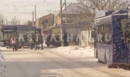 Жители микрорайона Астрахань‑2 не могут добраться домой из-за ДТП и ситуации на дорогах