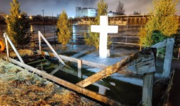 Ночью в Астрахани более двух тысяч человек приняли участие в крещенских купаниях