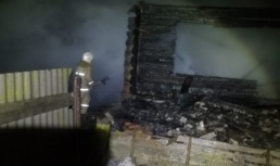 Ранним утром в Астраханской области сгорел дом