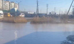 Микрорайон в Астрахани частично затопило горячей водой