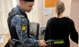 Астраханцам напомнили об ответственности за пронос запрещенных предметов в суд