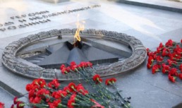 Игорь Бабушкин почтил память погибших воинов в День защитника Отечества