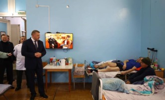 Игорь Бабушкин навестил раненых военных в Астраханском госпитале