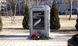 В Астрахани открылся памятный Знак журналистам и военкорам