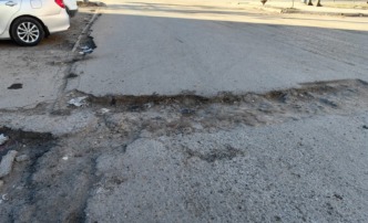 В Астрахани машины скорой помощи буквально рассыпаются из-за плохих дорог