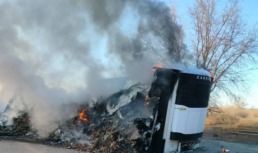 Вчера на трассе Астрахань – Волгоград загорелся грузовой полуприцеп