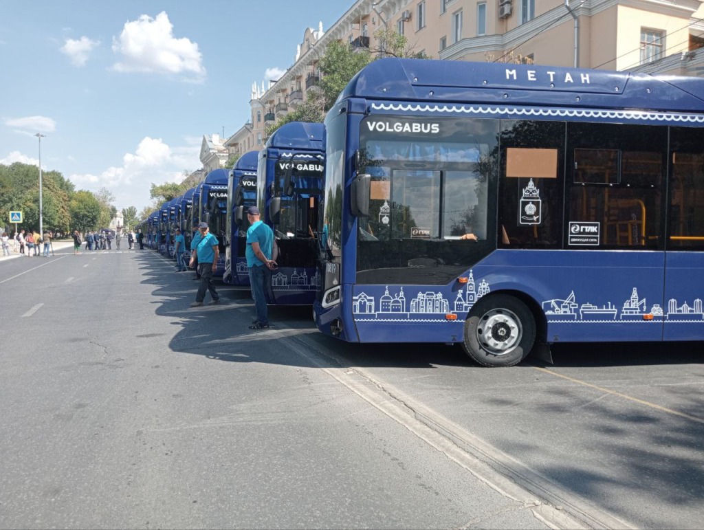 В Астрахани не хватает водителей и кондукторов на новые автобусы