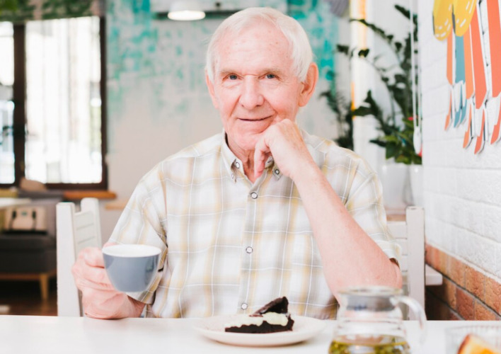 пенсия пенсионер пьет чай