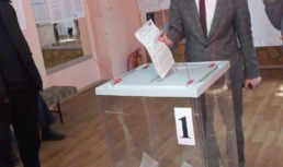 Одиннадцатиклассник в свой день рождения проголосовал на выборах Президента РФ
