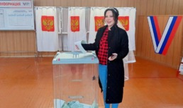 В Астраханской области невеста в день собственной свадьбы проголосовала на выборах Президента