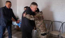 Глава Красноярского района встретился с раненым бойцом СВО