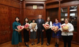 Астраханский губернатор поздравил с наступающим праздником женщин-волонтеров СВО