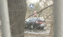В Астрахани на улице Юрия Селенского появилась «яма глупости»