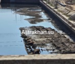 Астраханцы обнаружили в осушенном канале имени Варвация интересный затонувший объект