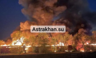 В Астрахани горит крупнейший рынок