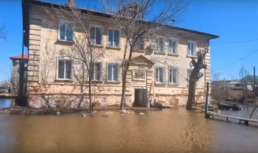 затопило 100 гектаров Трусовский район