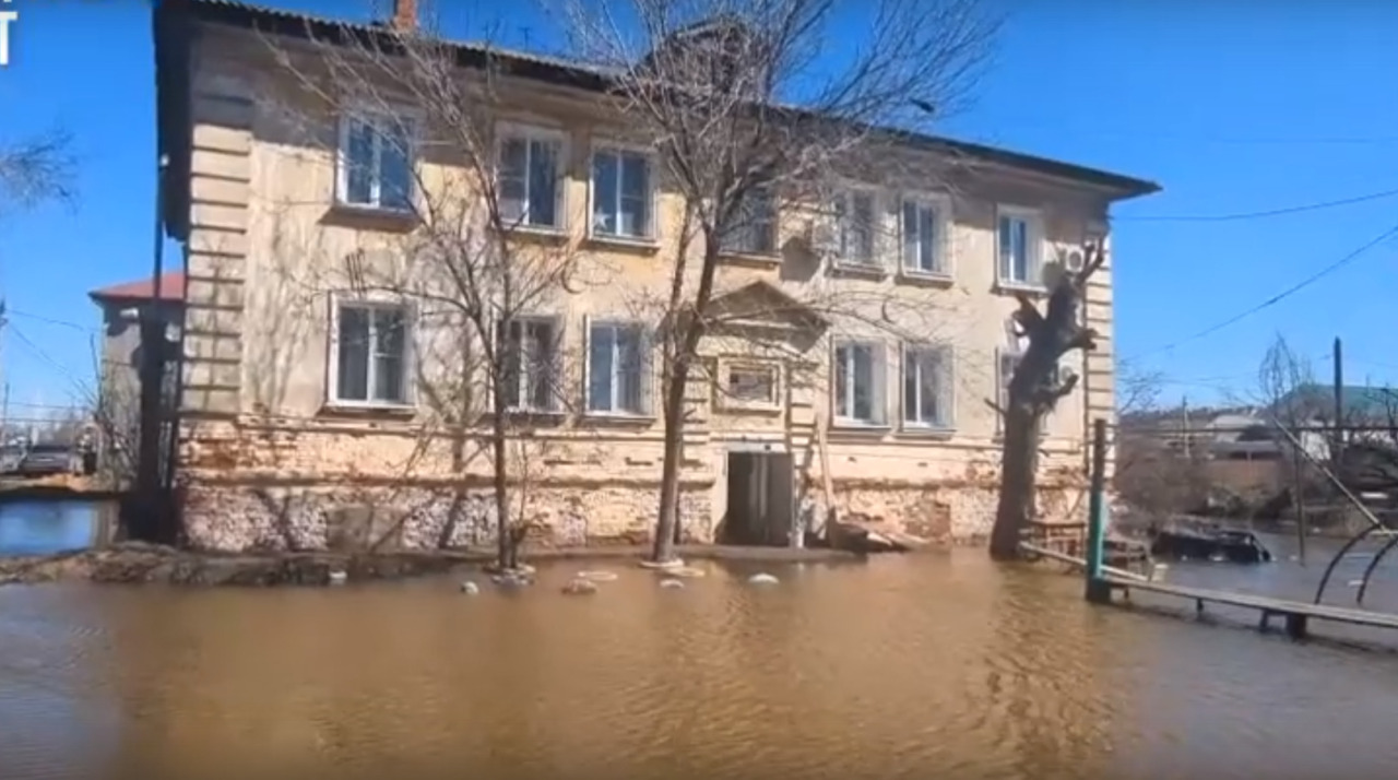 В Трусовском районе Астрахани питьевой водой затопило 100 гектаров