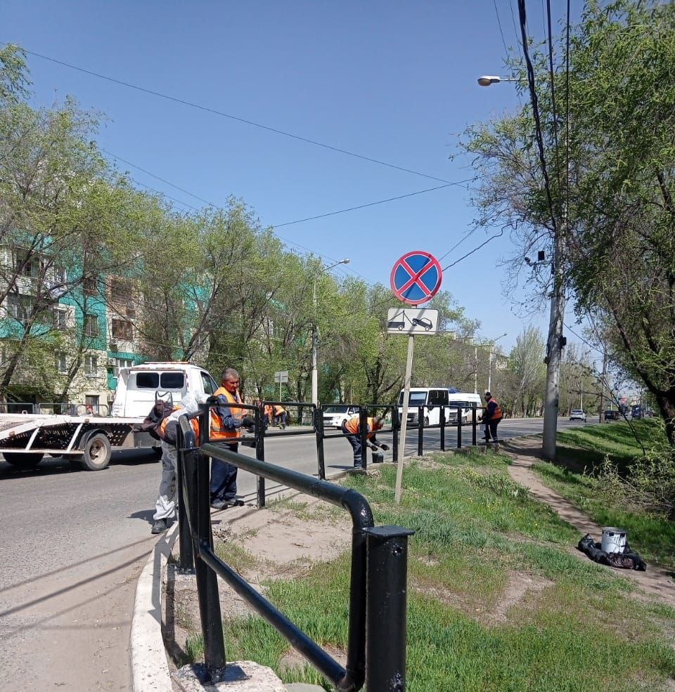 В Астрахани продолжается масштабная уборка улиц
