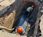 Коммунальщики ликвидируют провалы на сетях водоотведения в Астрахани