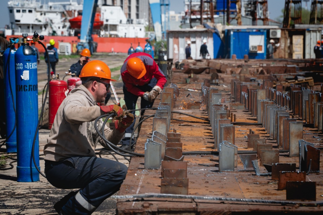 В Астраханской области стартовало строительство земснаряда для дноуглубительных работ