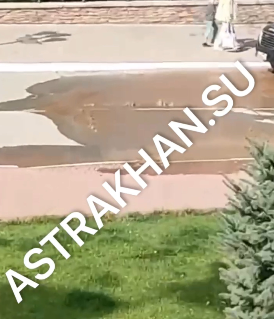 В Астрахани у администрации губернатора произошла коммунальная авария
