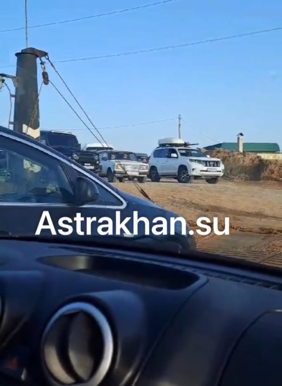 Туристы парализовали работу паромов в Астраханской области