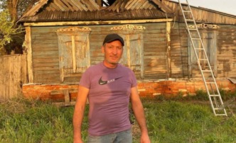 В Астрахани неравнодушный мужчина спас пенсионерку из пожара