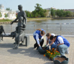 Астраханцы высадили тысячу цветов в память о трагедии в «Крокус Сити холле»
