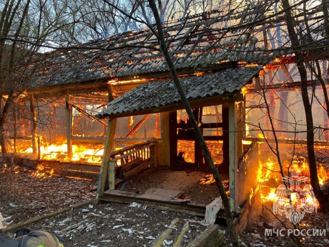 В Астрахани поджог привел к пожару на 500 квадратных метров