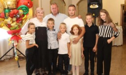 Семья из Астраханской области воспитывает девять детей