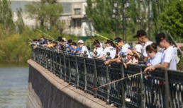 Астраханский фестиваль «Вобла-2024» объединил сотни рыбаков