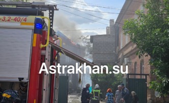 В Ленинском районе Астрахани сгорел нежилой дом
