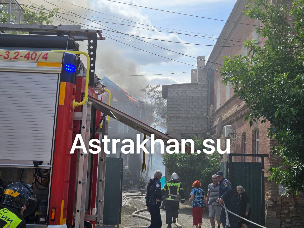 В Кировском районе Астрахани сгорел жилой дом