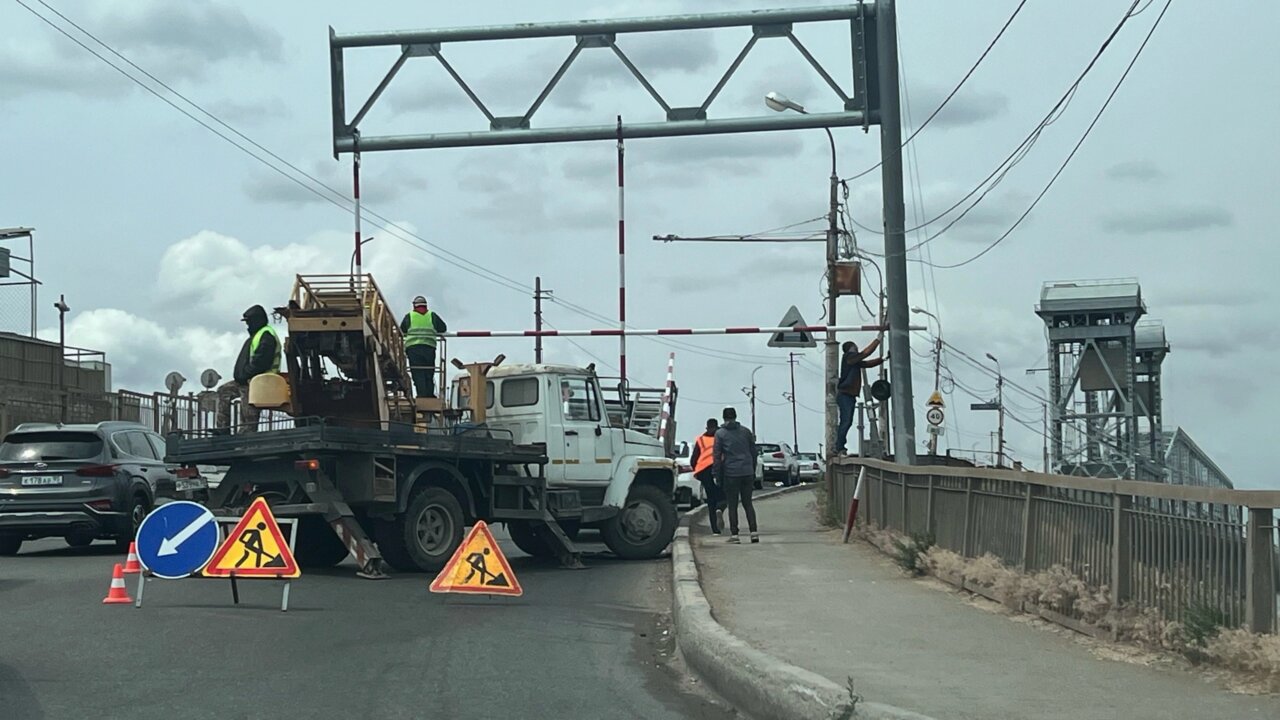 В Астрахани на Старый мост вернулась ограничительная рамка