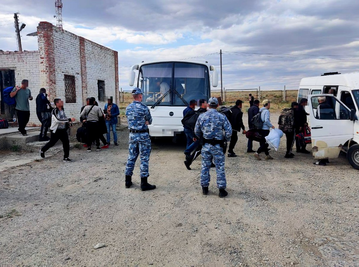 С начала года за пределы Астраханской области выдворили почти 400  иностранцев