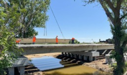 В Икрянинском районе достраивают мост