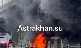 В Астрахани под Новым мостом сгорела «ГАЗель»