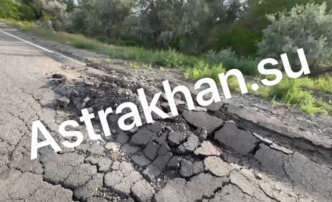 Астраханцы рассказали о разрушенной дороге в Приволжском районе области
