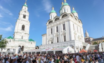 Астраханские социальные предприятия продемонстрировали свои товары и услуги на ярмарке в Кремле