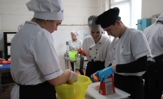 Астраханские студенты отправили на передовую «Завтрак бойца»